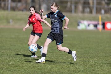Bild 410 - wBJ VfL Pinneberg - Waldd�rfer SV : Ergebnis: 5:0